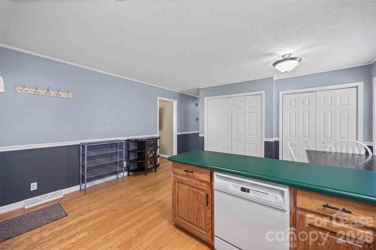 324 Bright Ave - Photo 7 of 23