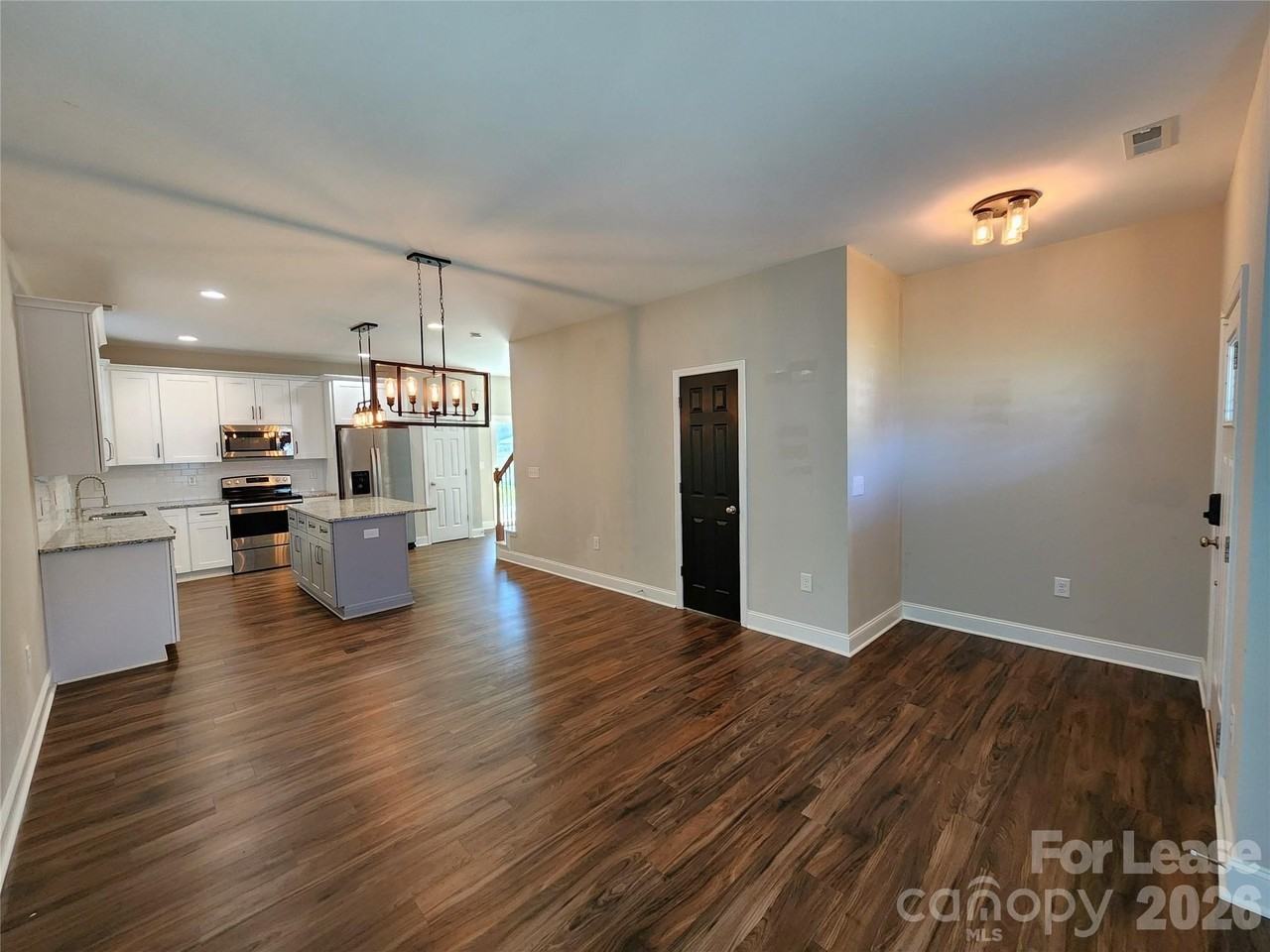 2520 Ashe Ave - Photo 3 of 28