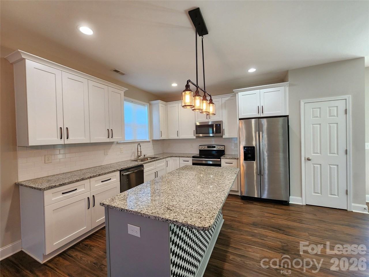 2520 Ashe Ave - Photo 4 of 28