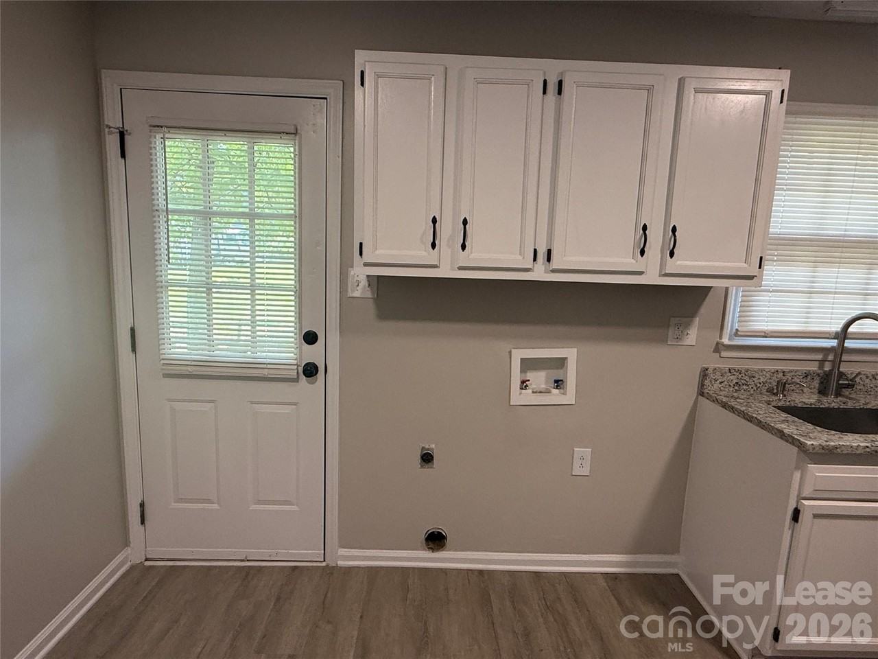 314 Hamilton Dr Ne #1 - Photo 3 of 9