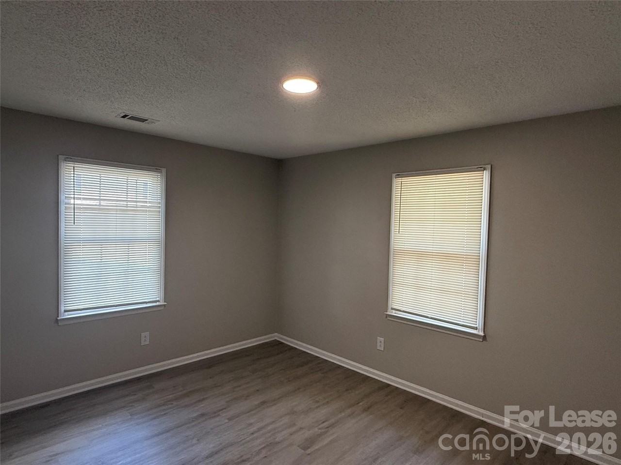 314 Hamilton Dr Ne #1 - Photo 5 of 9