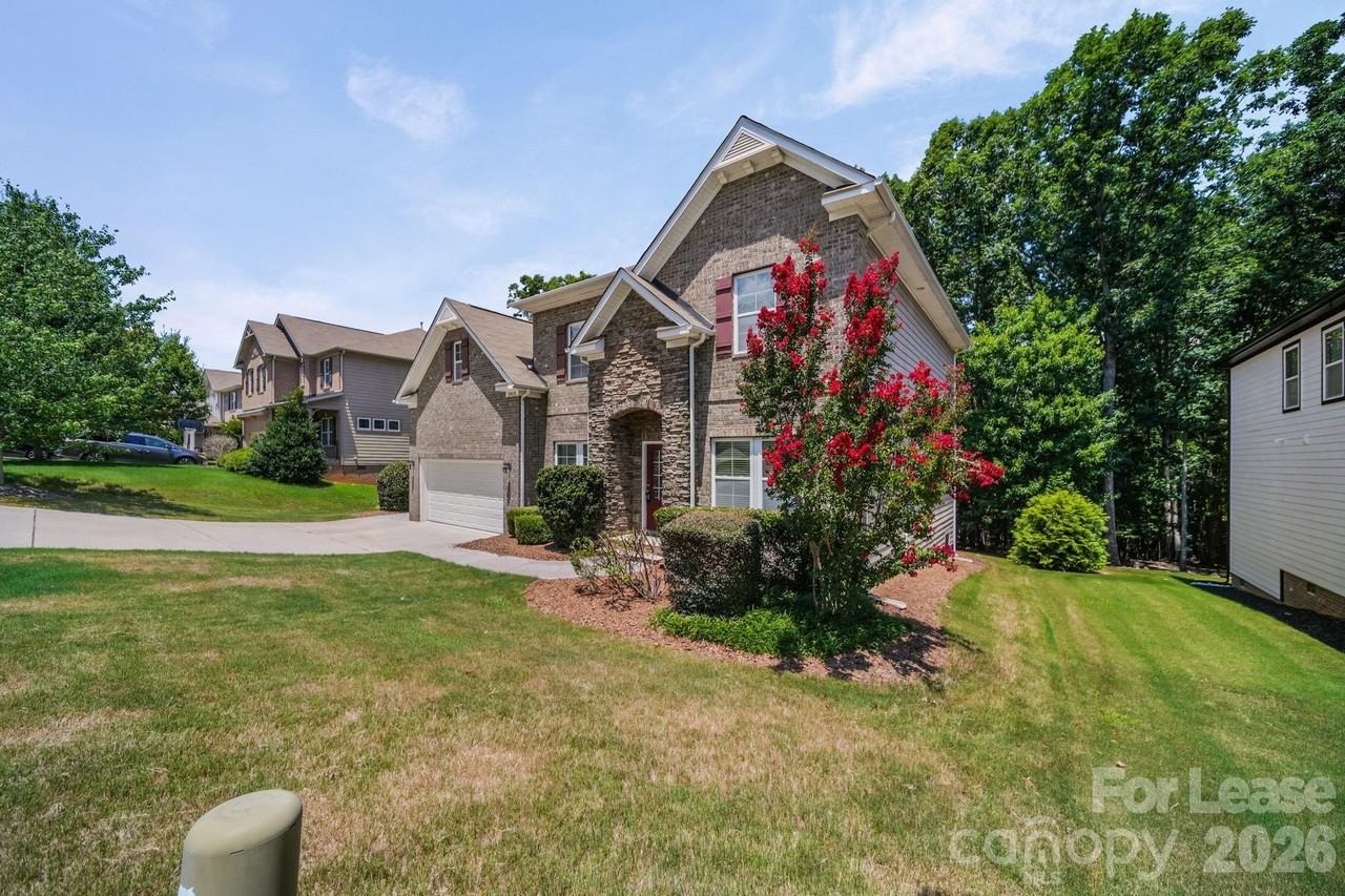 1912 Madeira Cir - Photo 2 of 38