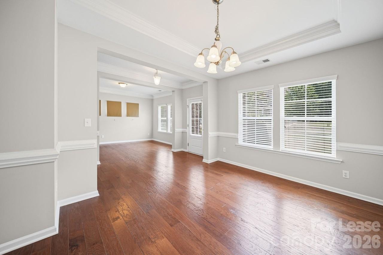 1912 Madeira Cir - Photo 4 of 38
