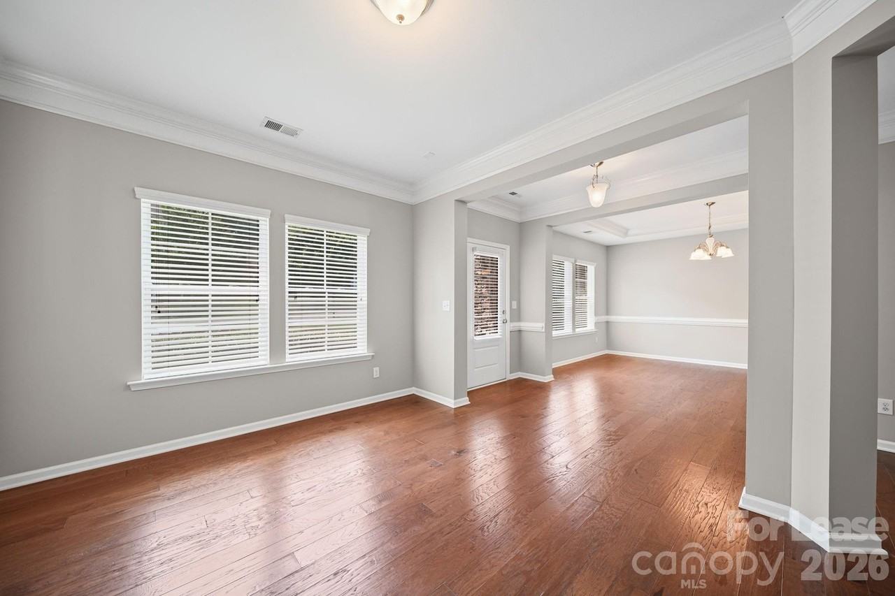 1912 Madeira Cir - Photo 5 of 38