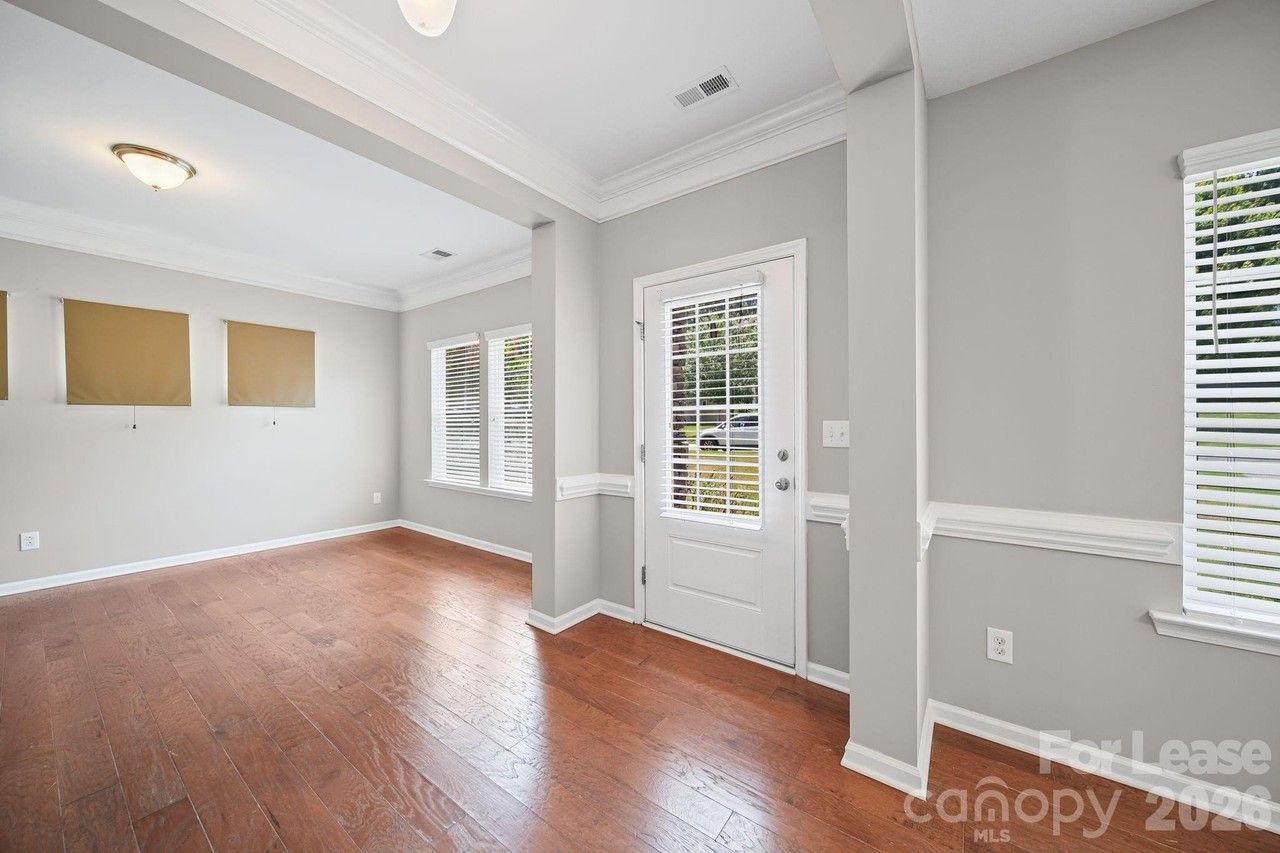 1912 Madeira Cir - Photo 7 of 38