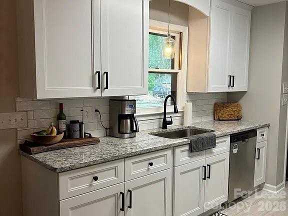 317 Woodside Dr - Photo 2 of 15