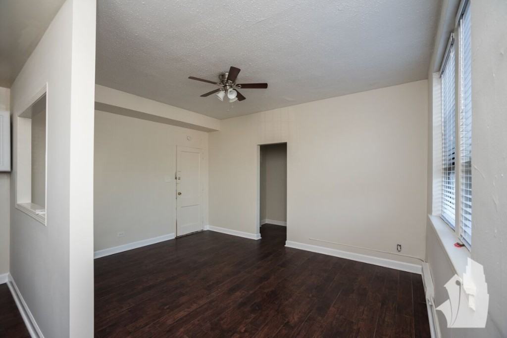 3345 N Marshfield Ave #302 - Photo 5 of 7
