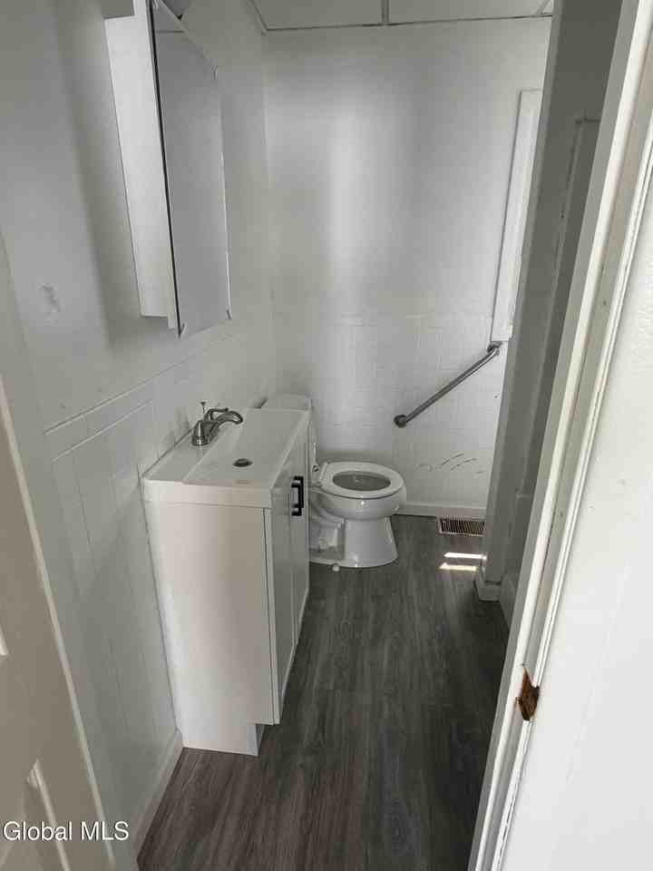 9 O Connell St - Photo 4 of 7