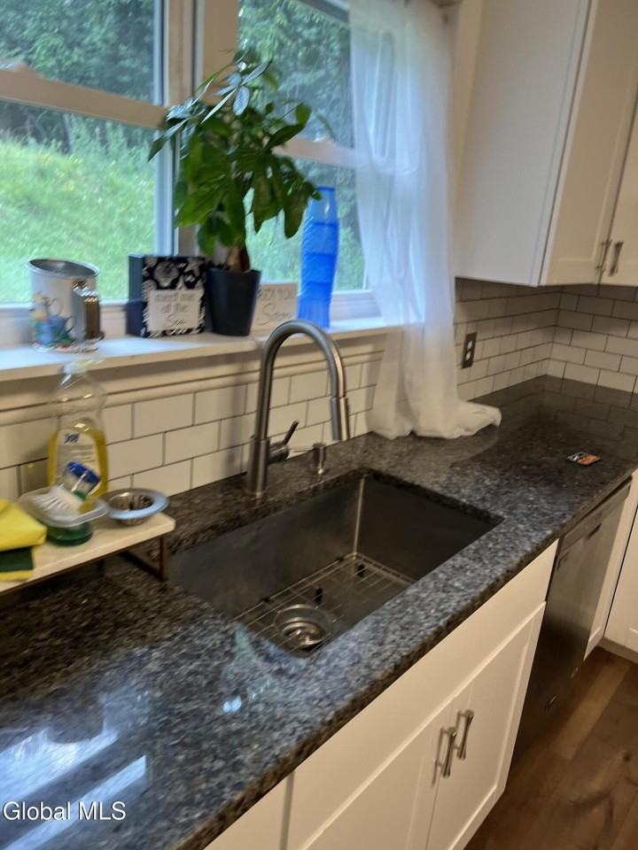 46 Seneca Rd - Photo 2 of 15