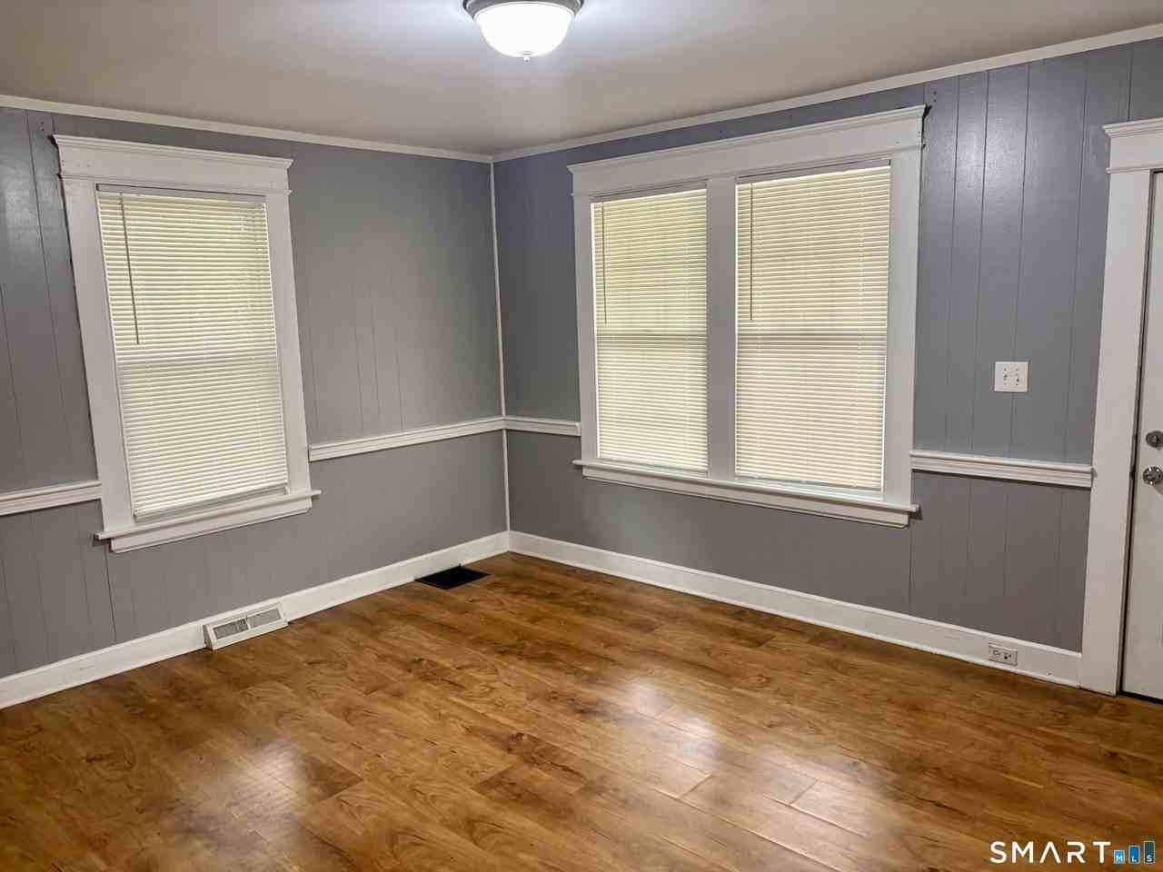 565 Sylvan Ave - Photo 3 of 22