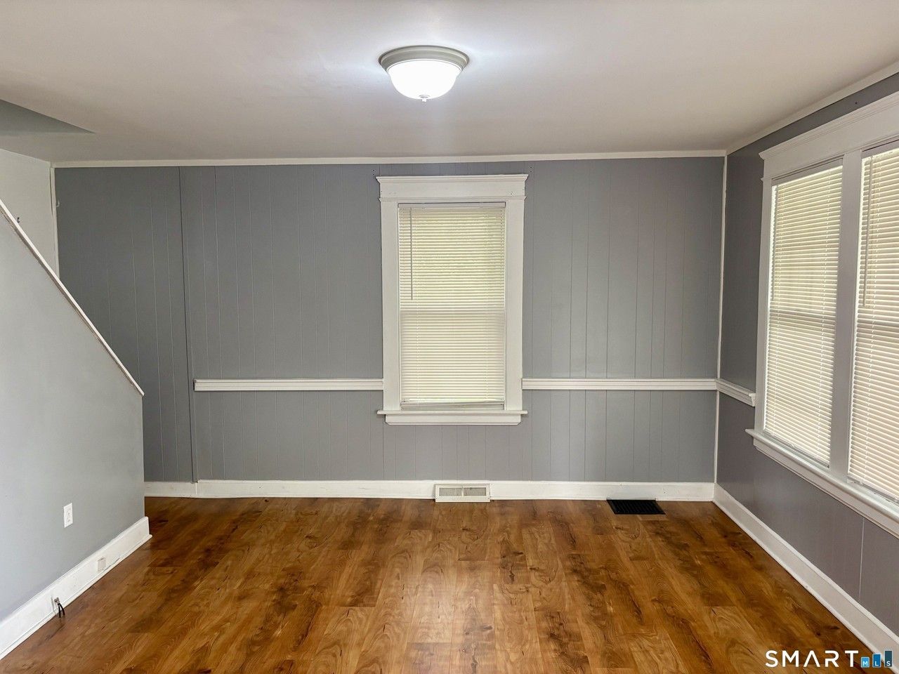 565 Sylvan Ave - Photo 4 of 22