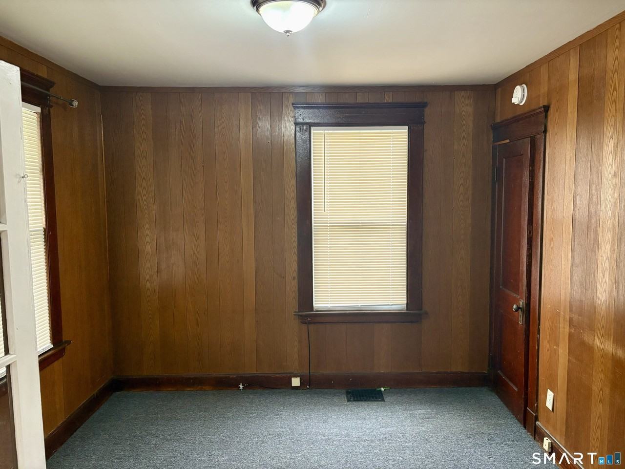 565 Sylvan Ave - Photo 5 of 22