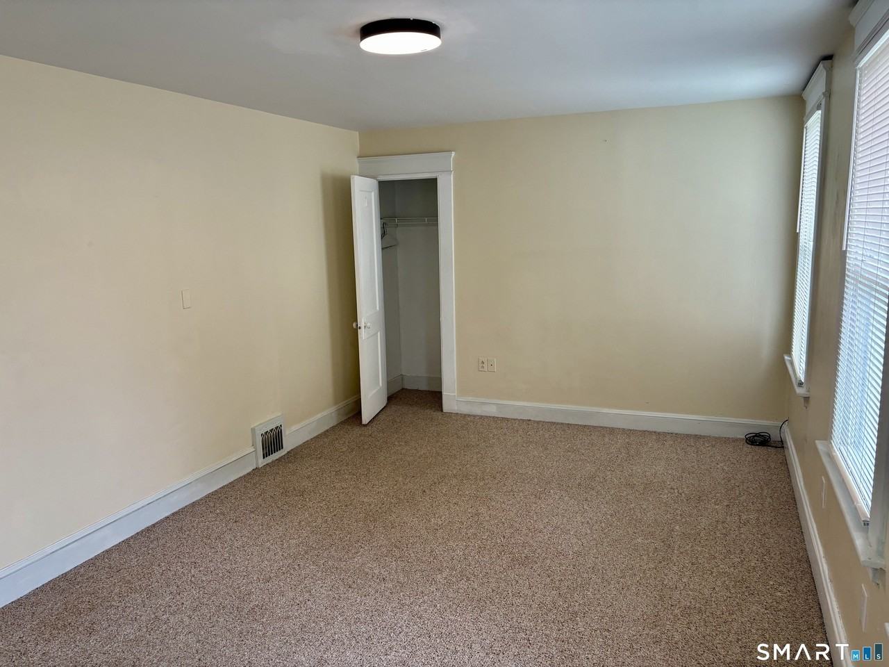 565 Sylvan Ave - Photo 6 of 22