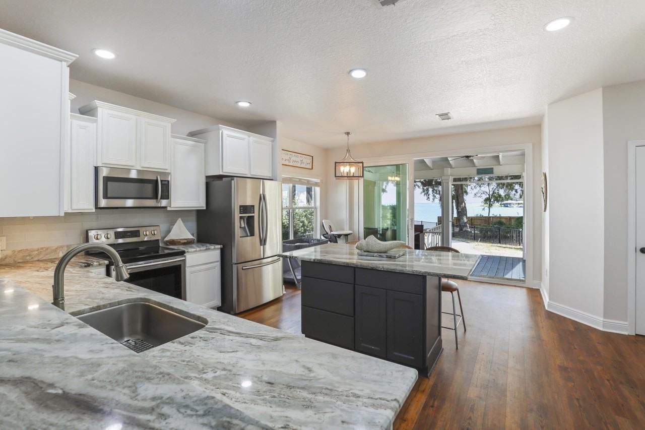 159 Beacon Point Dr - Photo 4 of 50