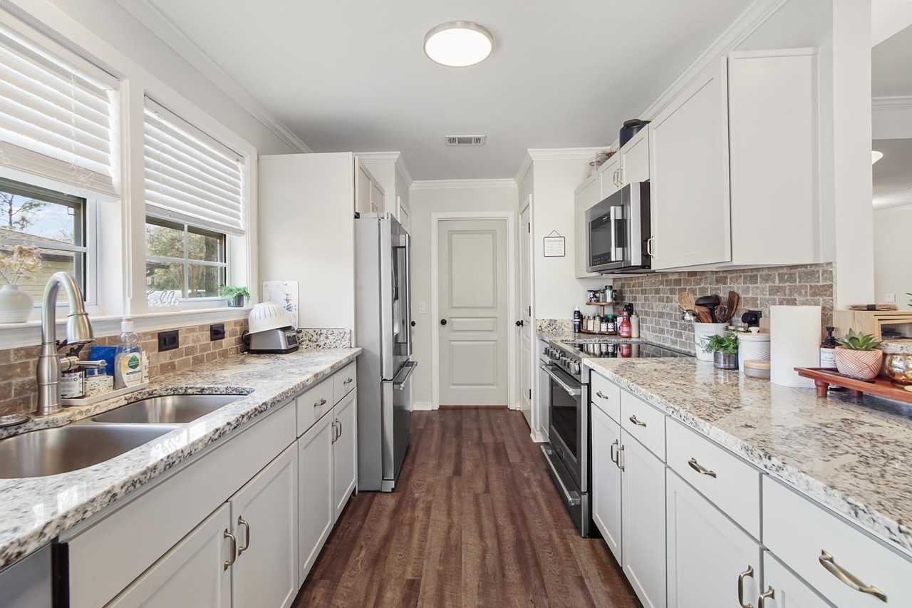 403 Hunters Ridge Rd - Photo 2 of 40