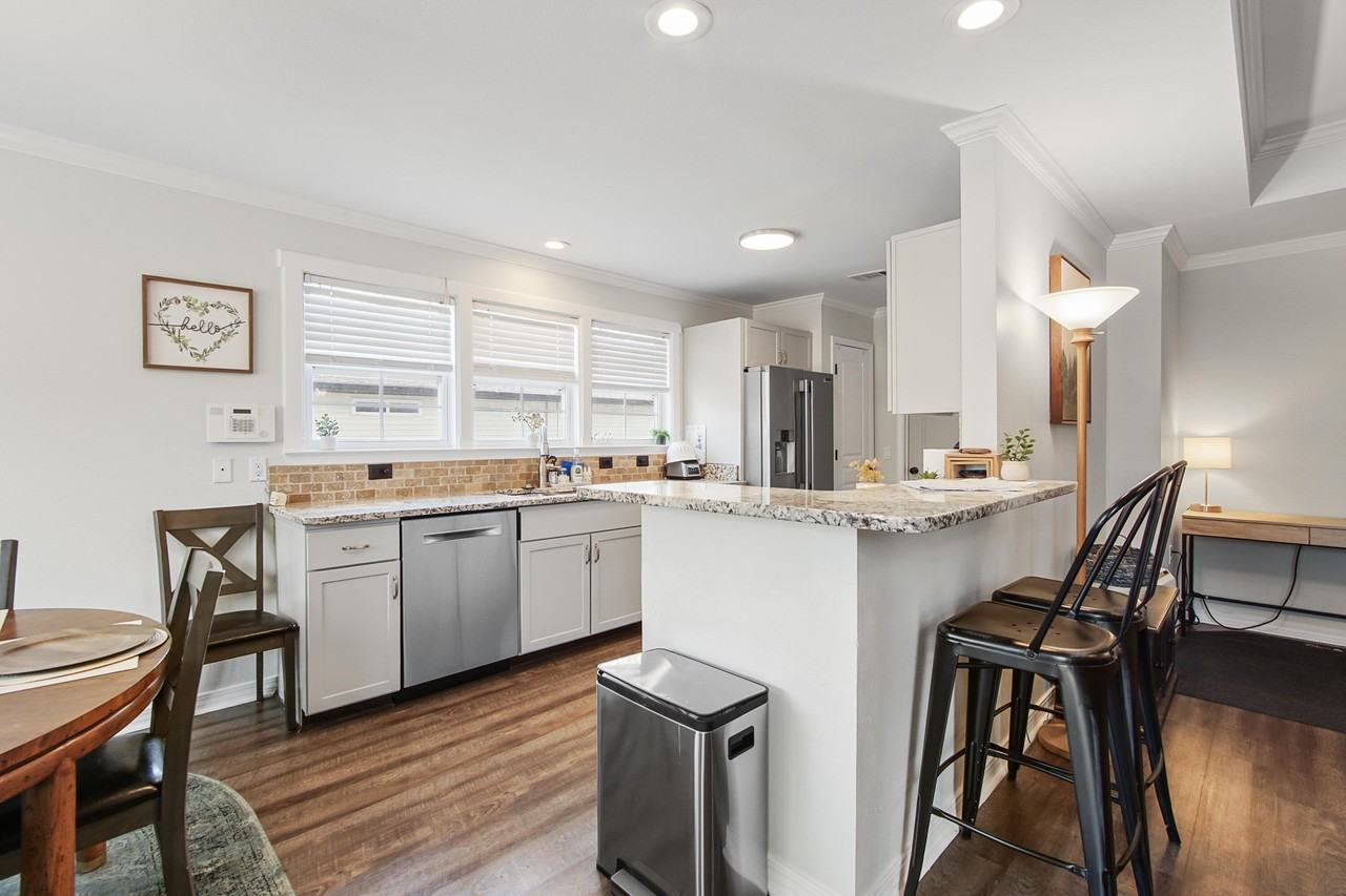 403 Hunters Ridge Rd - Photo 4 of 40