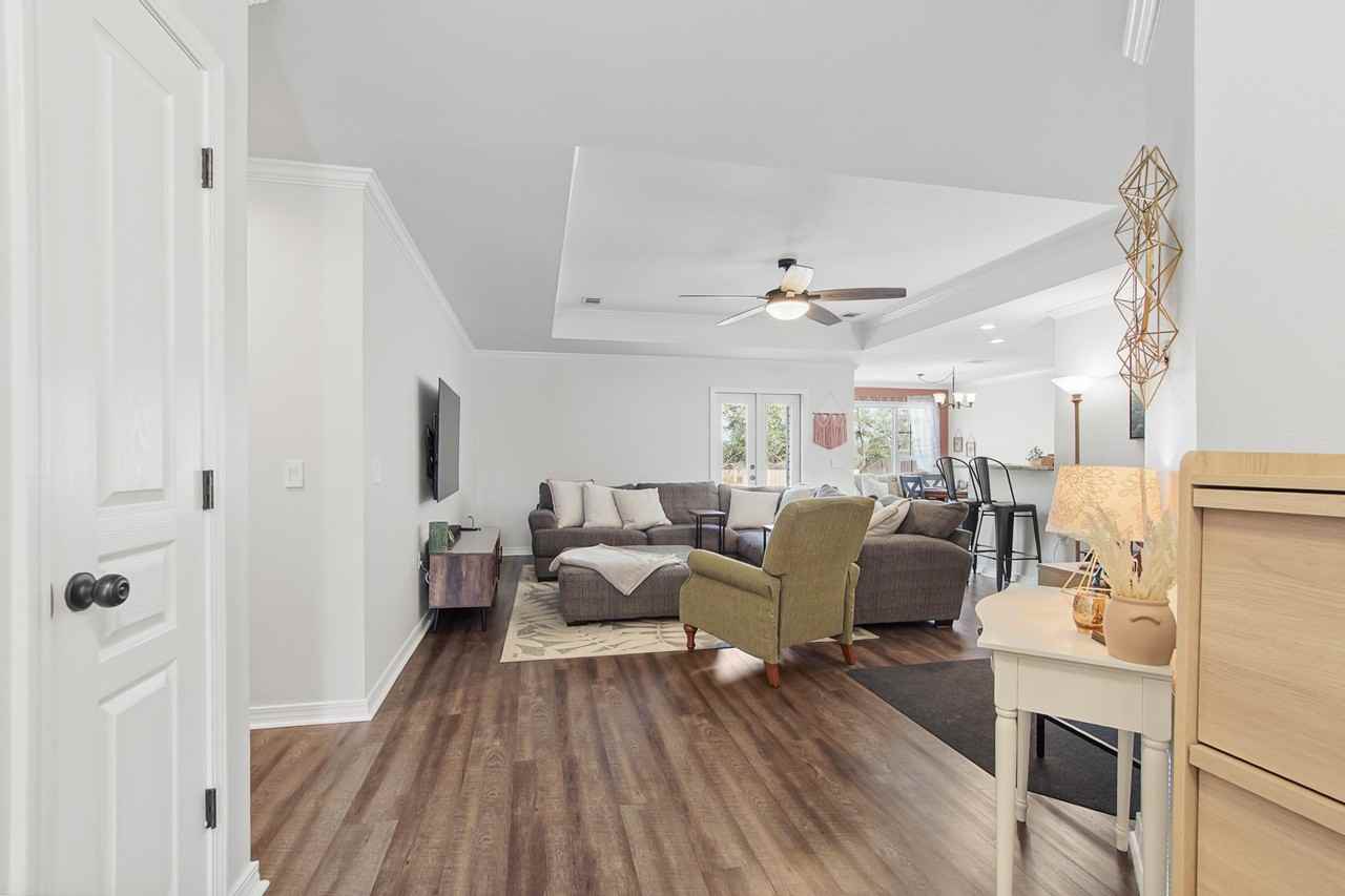 403 Hunters Ridge Rd - Photo 7 of 40