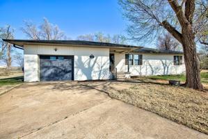 featured image of 925 N Main St