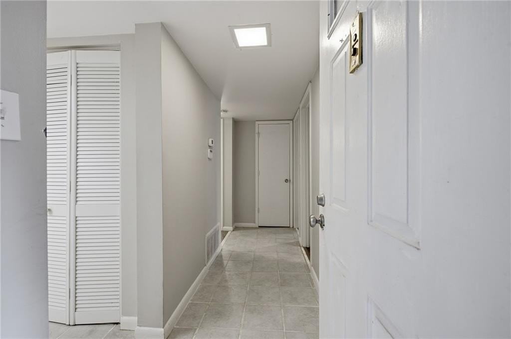 2183 Surrey Ct Se - Photo 3 of 26
