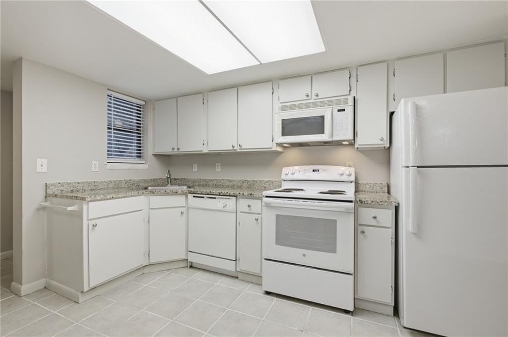 2183 Surrey Ct Se - Photo 5 of 26