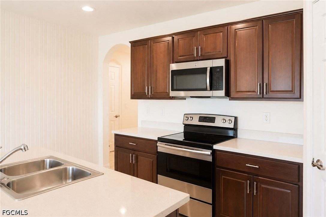 337 Sw 30th Ave - Photo 3 of 25