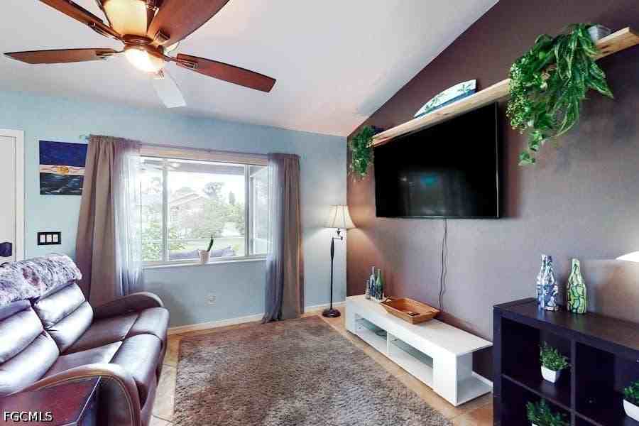 18401 Huckleberry Rd - Photo 6 of 19