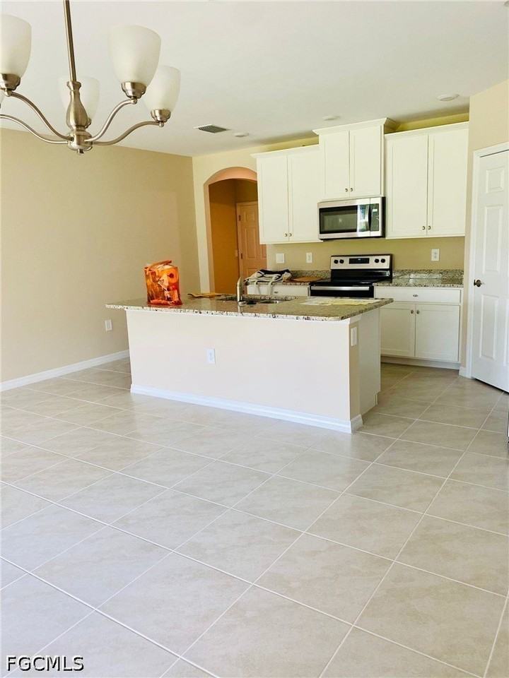 3076 Royal Gardens Ave - Photo 3 of 6
