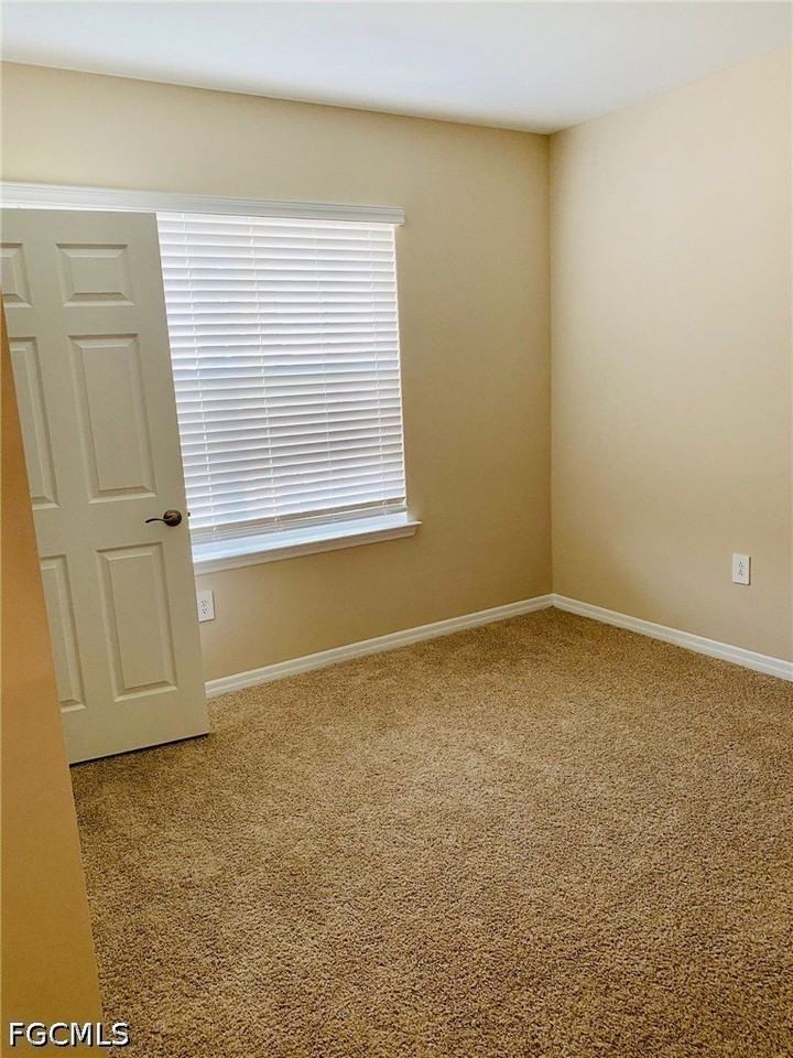 3076 Royal Gardens Ave - Photo 5 of 6