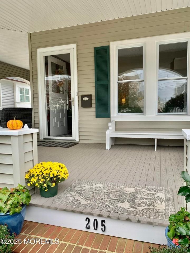 205 (address hidden) - Photo 3 of 38