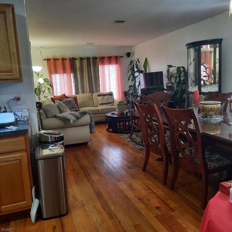 446 Marshall St #2 - Photo 4 of 14
