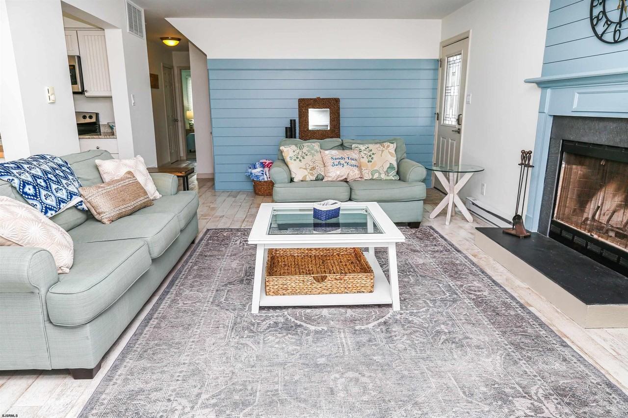 618 Bayshore Ave - Photo 2 of 50