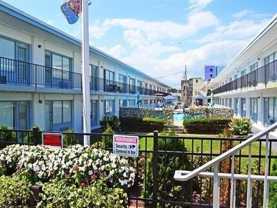 3501 3501 Boardwalk #B210 - Photo 1 of 1