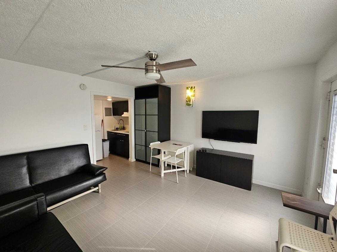 3501 3501 Boardwalk #B210 - Photo 4 of 12