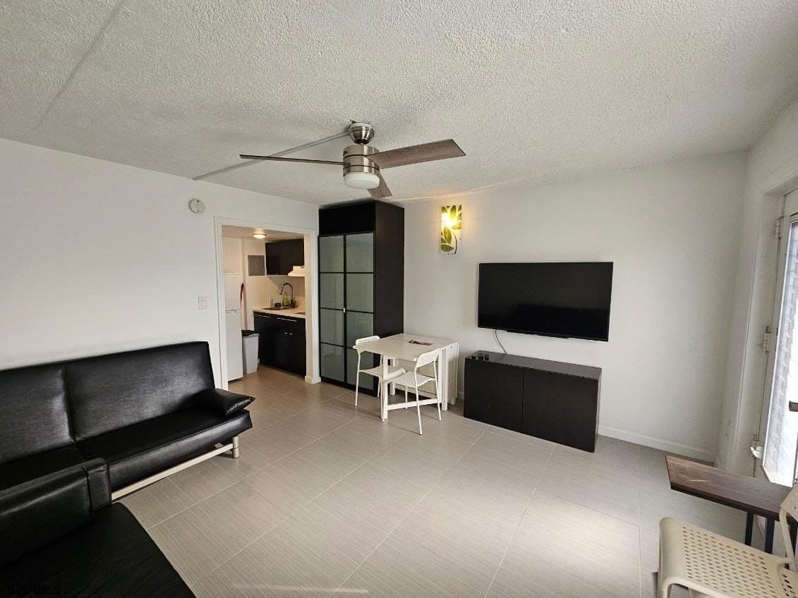 3501 3501 Boardwalk #B210 - Photo 4 of 12