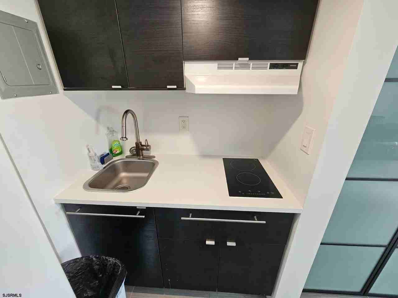 3501 3501 Boardwalk #B210 - Photo 6 of 12
