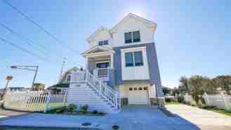 106 N Derby Ave - Photo 1 of 1