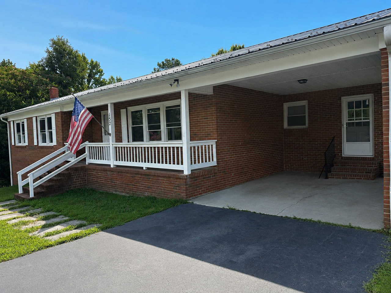 152 Leonard Dr - Photo 2 of 11