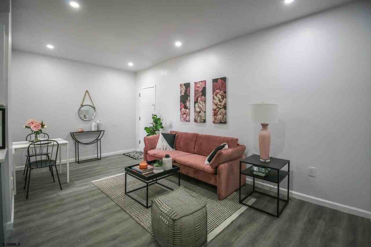 212 (address hidden) #B5 - Photo 4 of 31