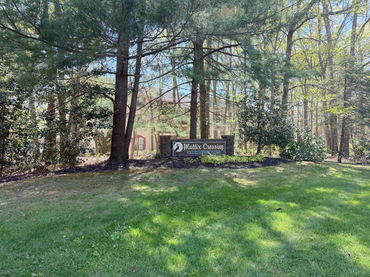 81 Colonial Ct #81 - Photo 2 of 12