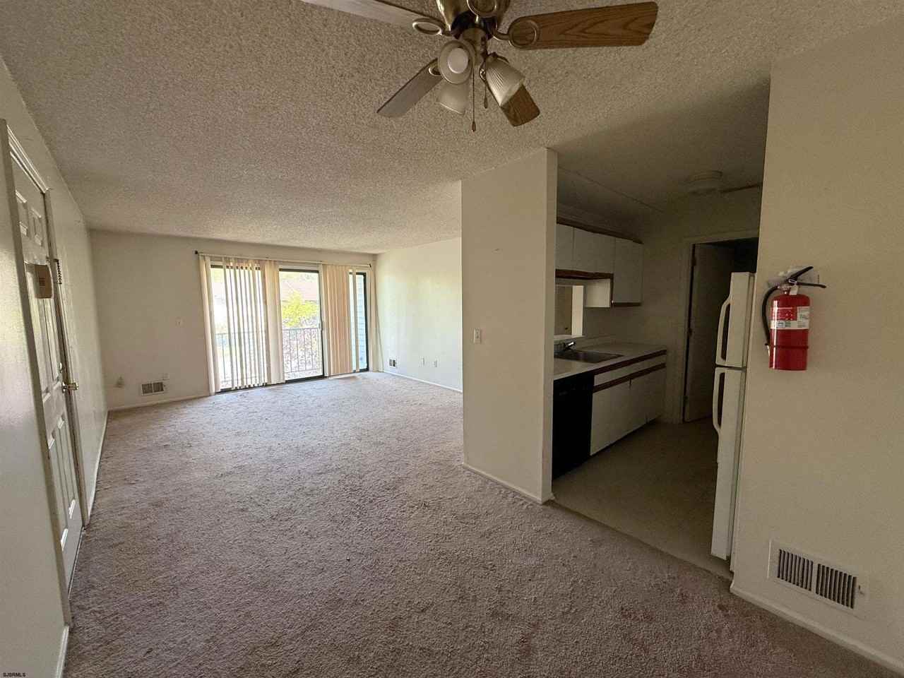 81 Colonial Ct #81 - Photo 3 of 12
