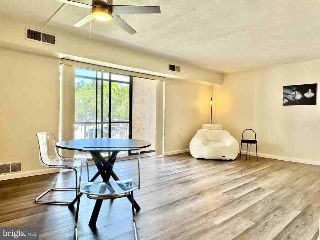 60 (address hidden) #B110 - Photo 6 of 25
