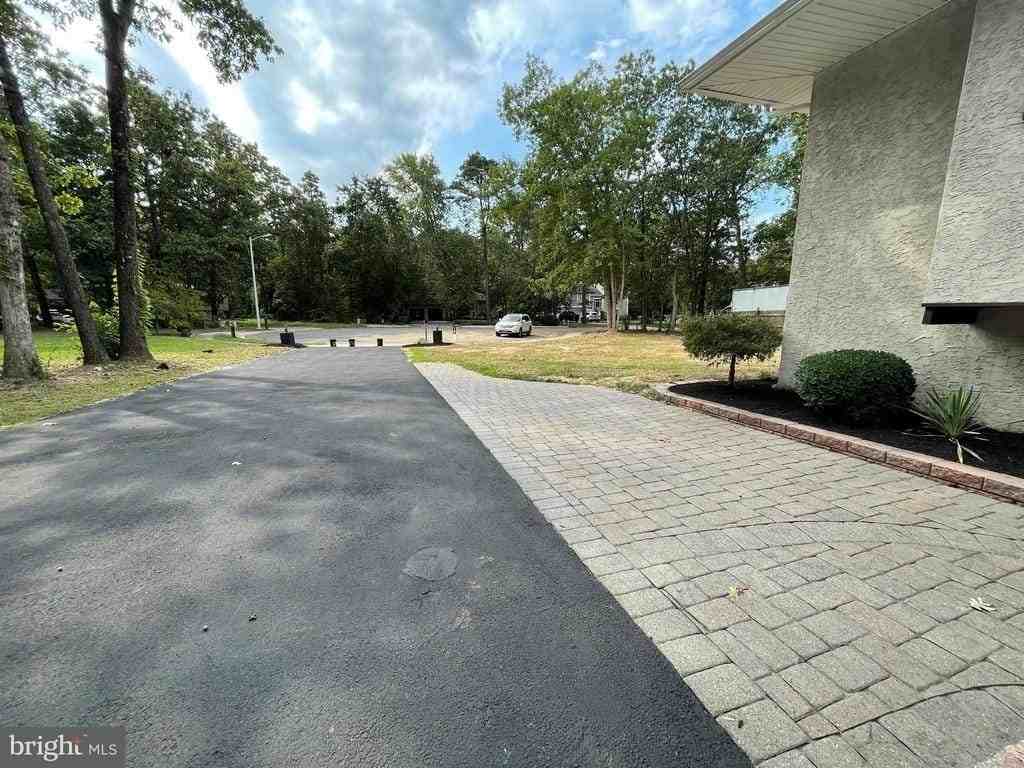 802 Salem Ct - Photo 4 of 35