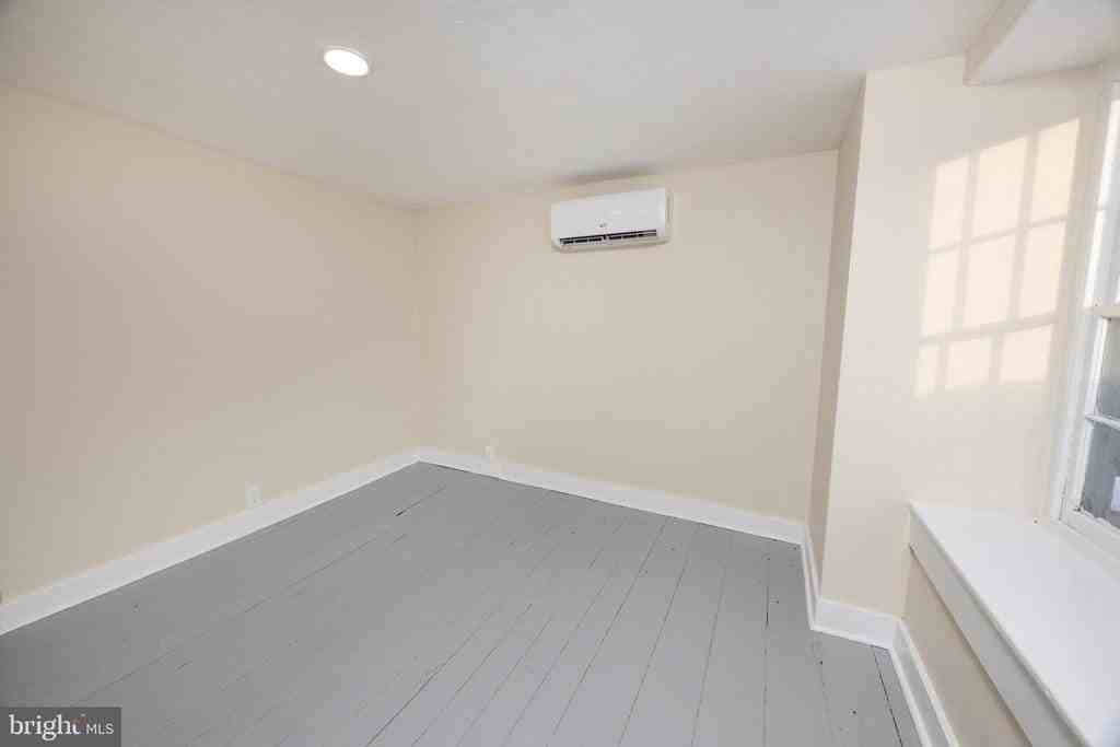 6192 (address hidden) #B - Photo 7 of 10