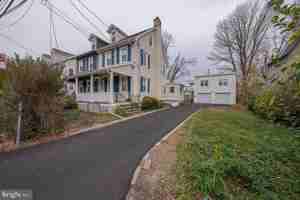 featured image of 717 Miller St