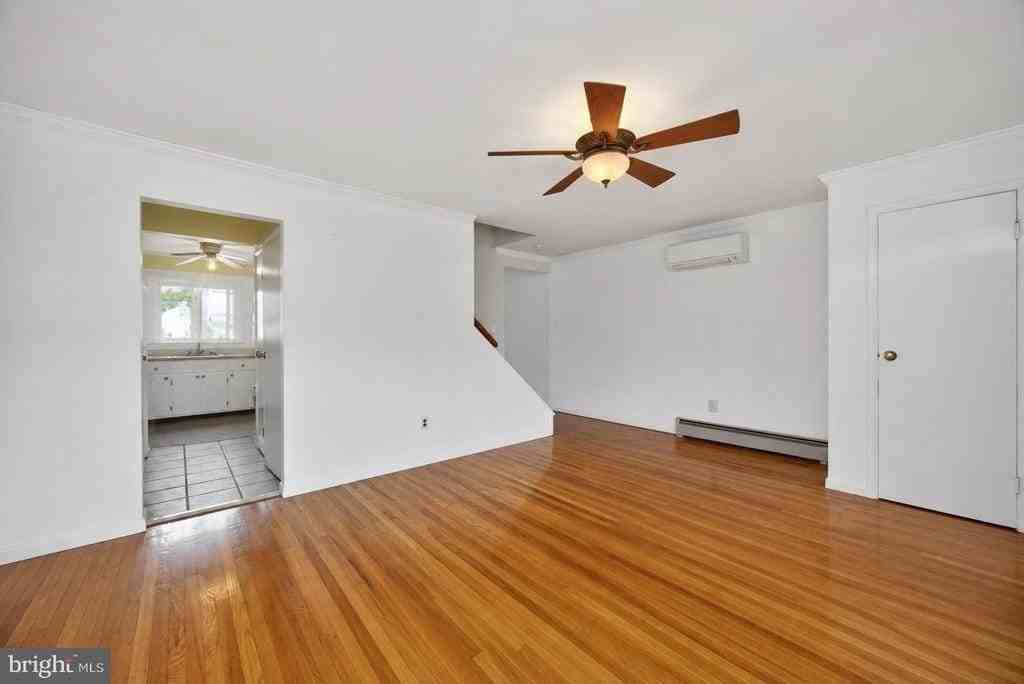 728 (address hidden) - Photo 7 of 19