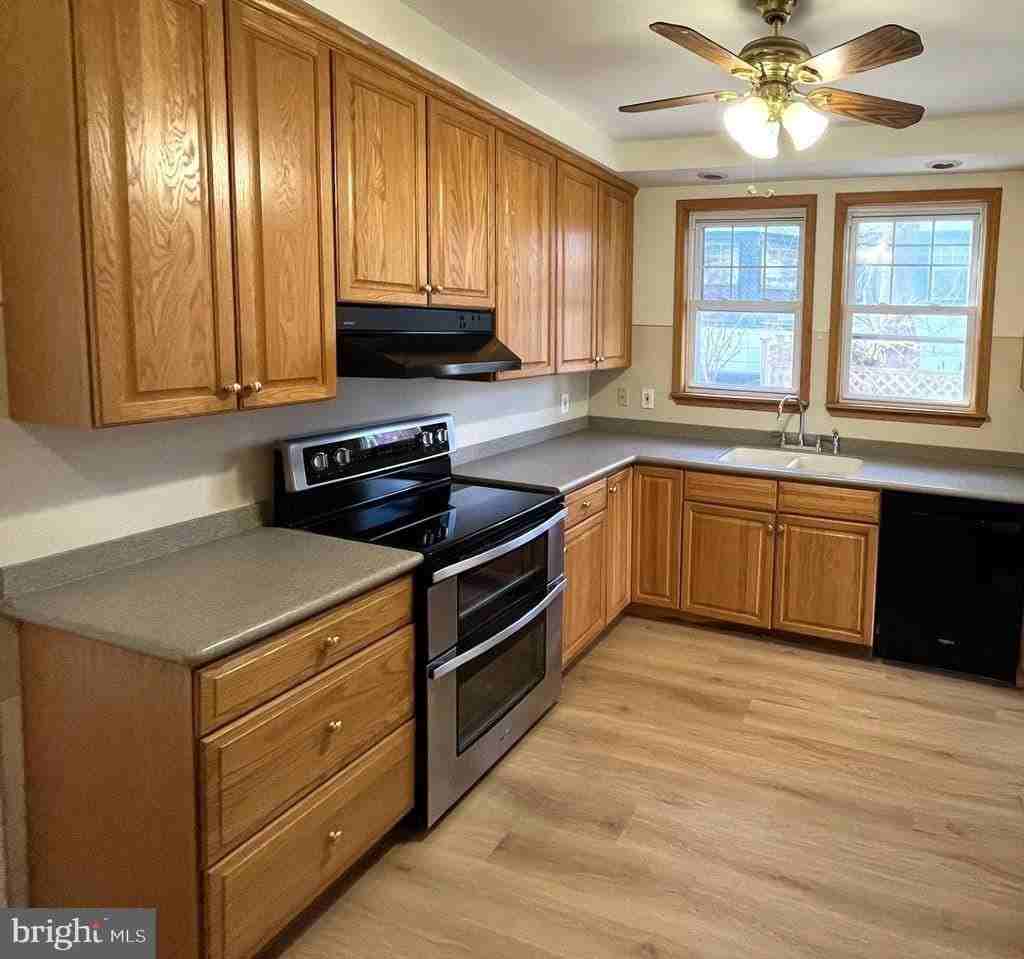 107 Upland Ter - Photo 3 of 14