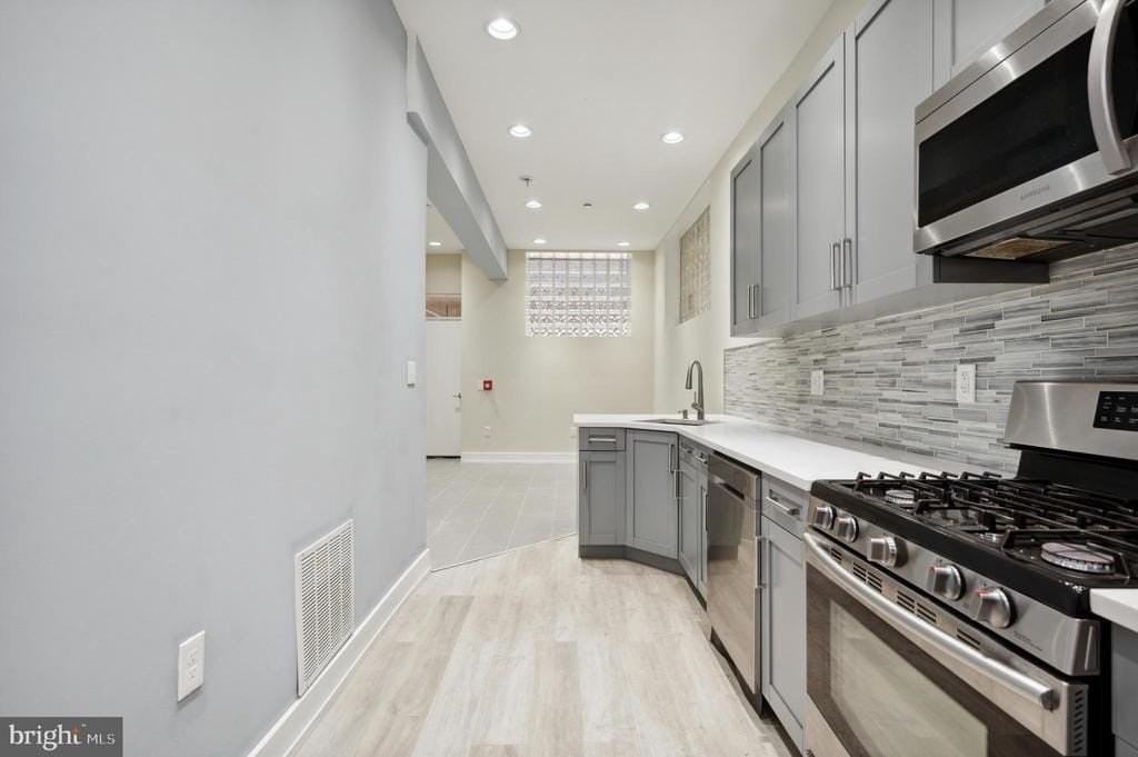 202426 E Fletcher St #1F - Photo 4 of 13