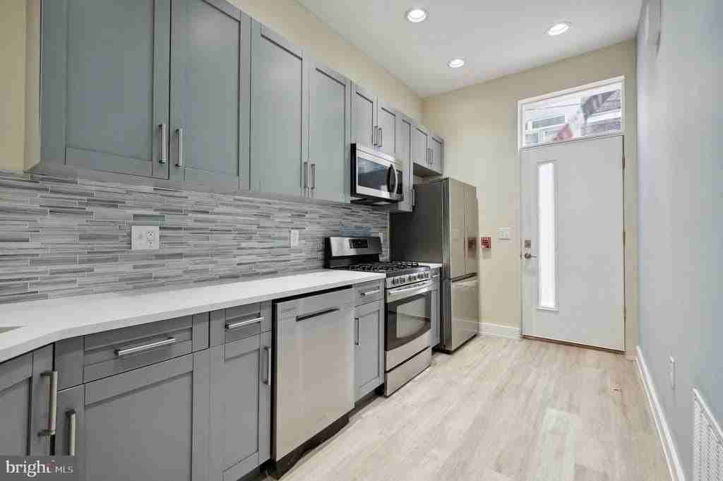 202426 E Fletcher St #1F - Photo 5 of 13