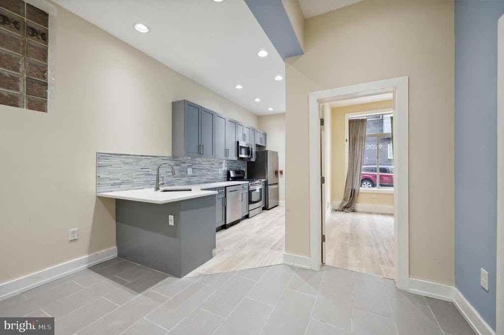 202426 E Fletcher St #1F - Photo 6 of 13