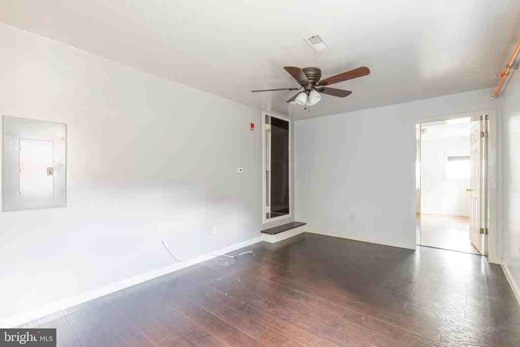 507 W Girard Ave #3R - Photo 3 of 15